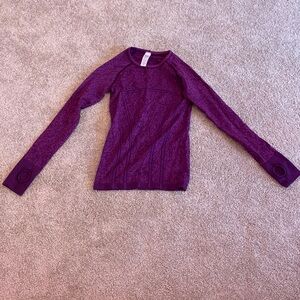 IVIVA adorable athletic top! Never worn
